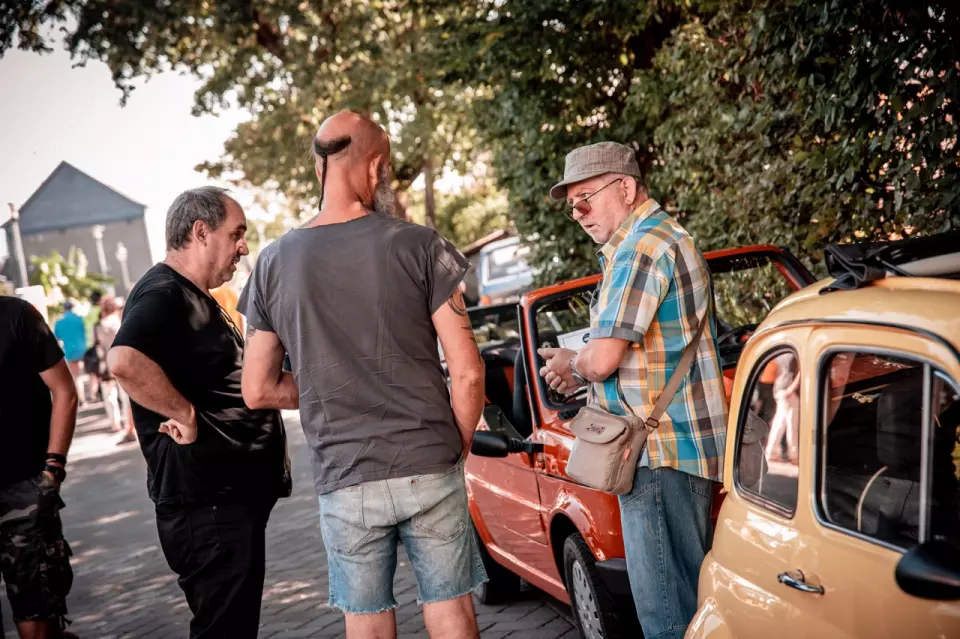 photo gallery image 01