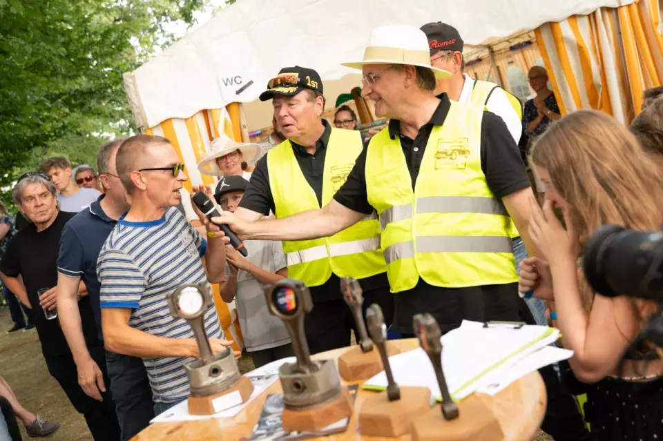 photo gallery image 01