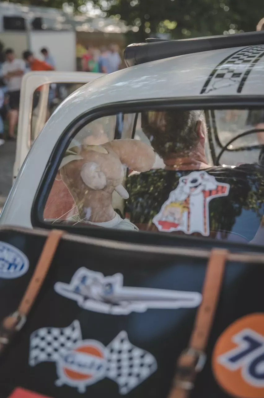 photo gallery image 01