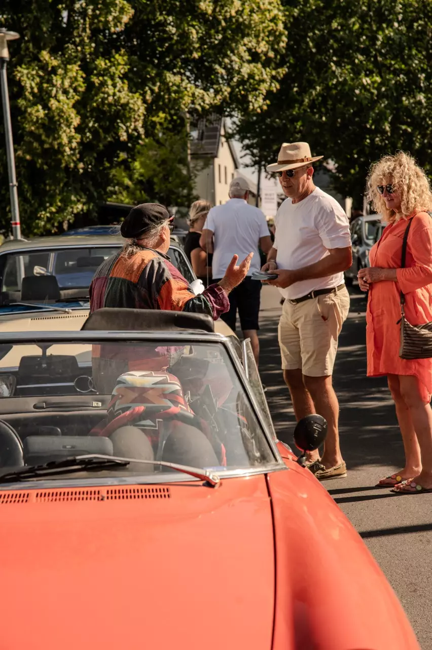 photo gallery image 01